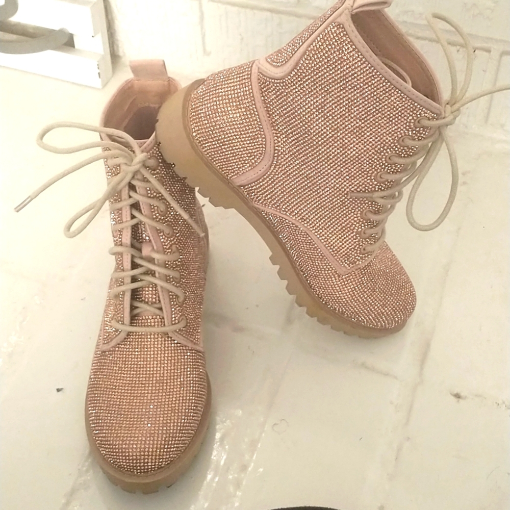 Liliana Size 6 Rose Gold Sparkly Boots